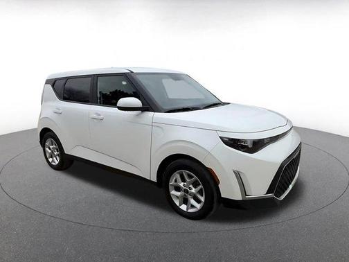 Snow White Pearl 2025 Kia Soul LX