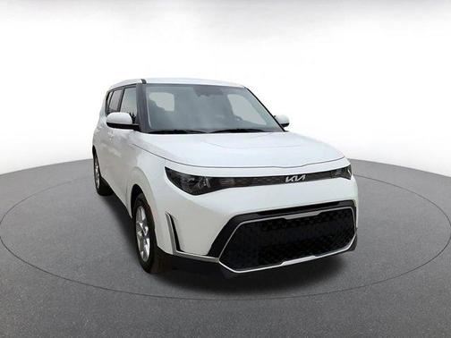 Snow White Pearl 2025 Kia Soul LX