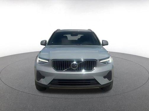 2024 Volvo XC40 CORE