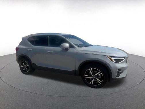 2024 Volvo XC40 CORE