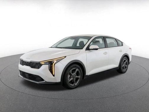 Snow White Pearl 2025 Kia K4