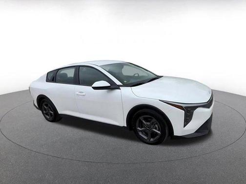 Snow White Pearl 2025 Kia K4