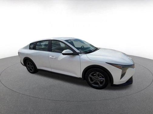Snow White Pearl 2025 Kia K4