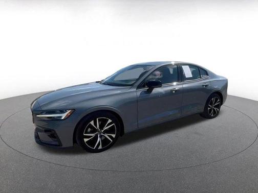 2024 Volvo S60 B5 Core Dark Theme