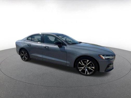 2024 Volvo S60 B5 Core Dark Theme