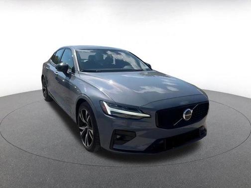 2024 Volvo S60 B5 Core Dark Theme