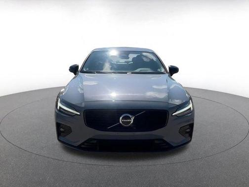 2024 Volvo S60 B5 Core Dark Theme