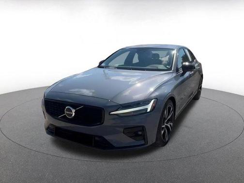2024 Volvo S60 B5 Core Dark Theme