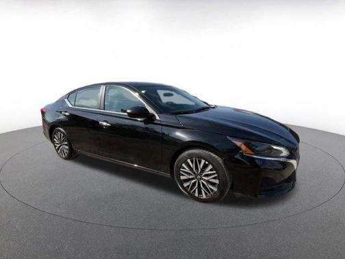 Super Black 2025 Nissan Altima SV