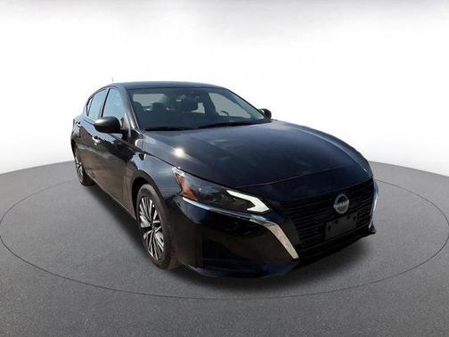 Super Black 2025 Nissan Altima SV