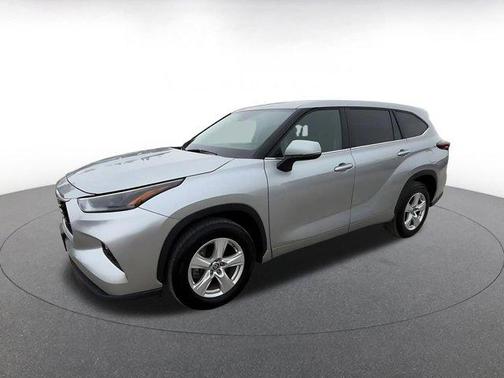 Silver 2025 Toyota Highlander LE