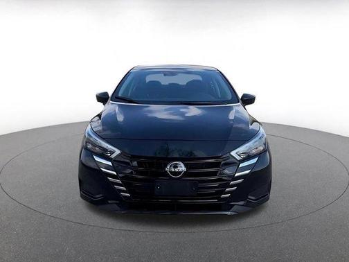 Super Black 2025 Nissan Versa 1.6 SV