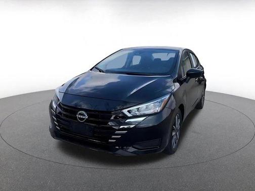 Super Black 2025 Nissan Versa 1.6 SV