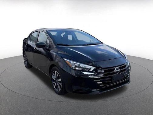 Super Black 2025 Nissan Versa 1.6 SV