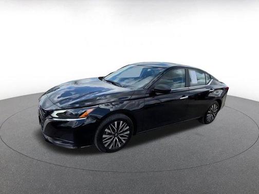 Super Black 2025 Nissan Altima SV