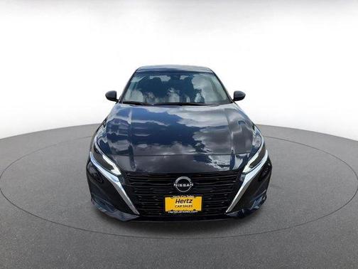 Super Black 2025 Nissan Altima SV