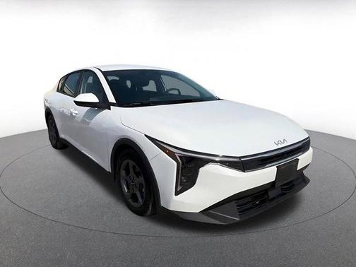 Snow White Pearl 2025 Kia K4