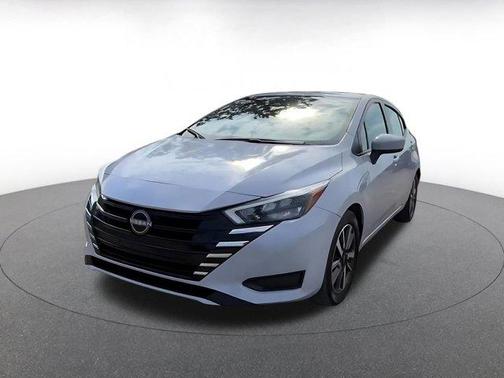 Gray Sky Pearl 2025 Nissan Versa 1.6 SV