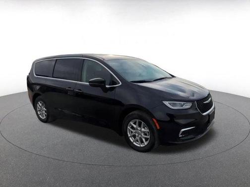 2024 Chrysler Pacifica Touring-L