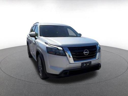 Brilliant Silver Metallic 2025 Nissan Pathfinder SV