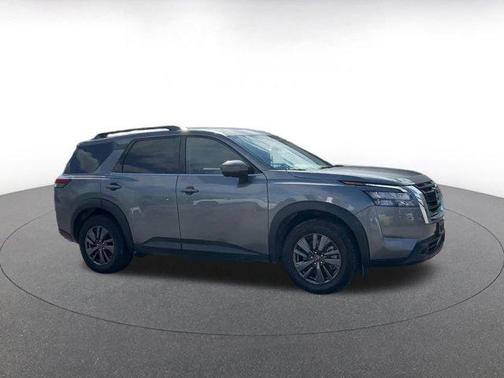 2023 Nissan Pathfinder SV