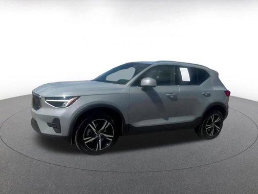 2024 Volvo XC40 CORE