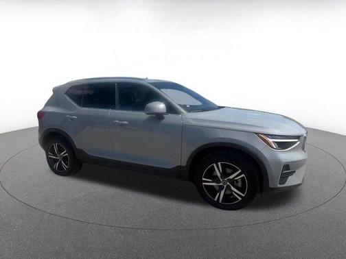 2024 Volvo XC40 CORE