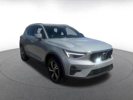 2024 Volvo XC40 CORE