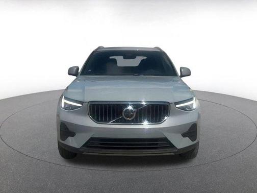 2024 Volvo XC40 CORE