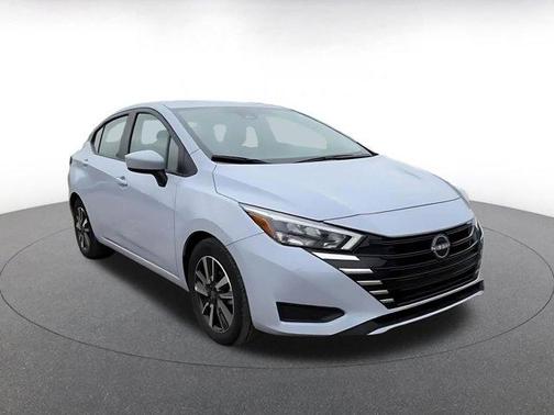 Gray Sky Pearl 2025 Nissan Versa 1.6 SV