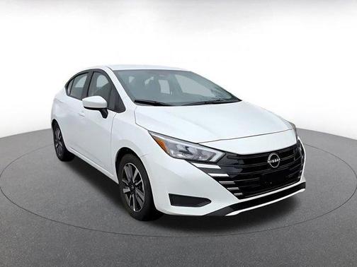 Aspen White 2025 Nissan Versa 1.6 SV