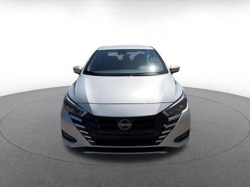 Brilliant Silver Metallic 2025 Nissan Versa 1.6 SV