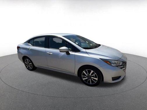 Brilliant Silver Metallic 2025 Nissan Versa 1.6 SV