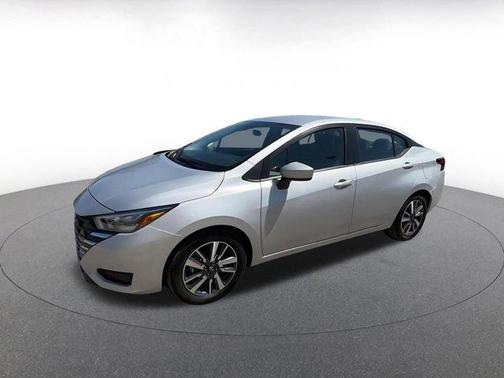 Brilliant Silver Metallic 2025 Nissan Versa 1.6 SV