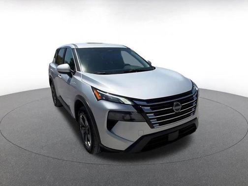 Brilliant Silver Metallic 2025 Nissan Rogue SV