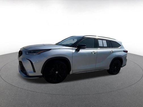 Silver 2025 Toyota Highlander LE