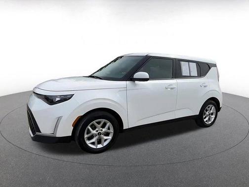 Snow White Pearl 2025 Kia Soul LX