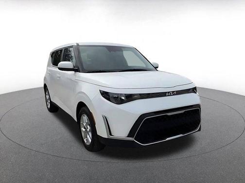 Snow White Pearl 2025 Kia Soul LX