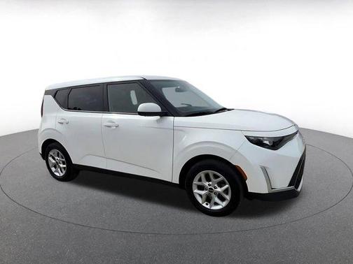 Snow White Pearl 2025 Kia Soul LX
