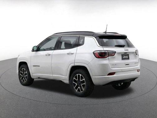 Bright White Clearcoat 2025 Jeep Compass Trailhawk