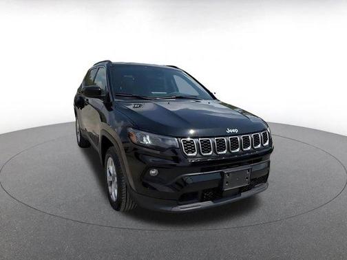 Diamond Black 2025 Jeep Compass Latitude