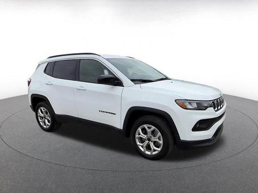 Bright White Clearcoat 2025 Jeep Compass Latitude