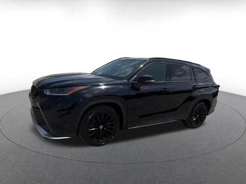 Black 2025 Toyota Highlander LE