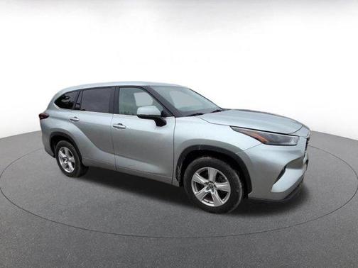 Silver 2025 Toyota Highlander LE