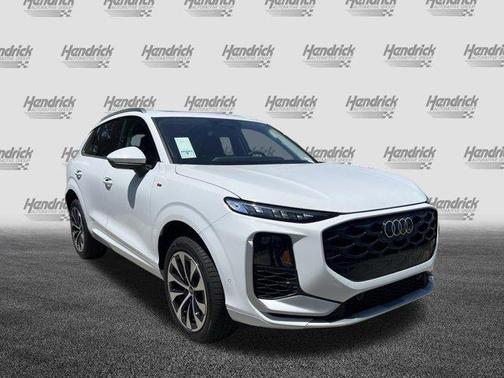 Glacier White Metallic 2026 Audi Q3 TFSI quattro S tronic