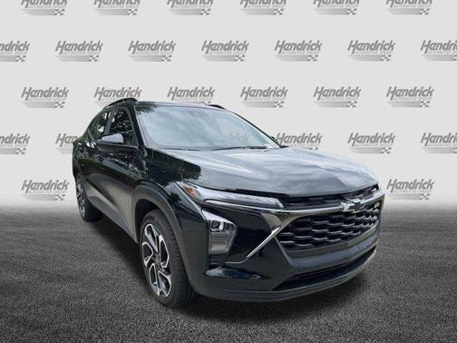 Mosaic Black Metallic 2025 Chevrolet Trax FWD 2RS