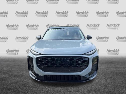 Arrow Gray Pearl Effect 2026 Audi Q3 TFSI quattro S tronic
