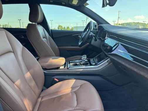 Carrara White 2025 Audi Q8 55 Premium