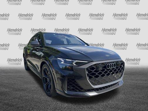 Mythos Black Metallic 2025 Audi RS Q8 4.0T