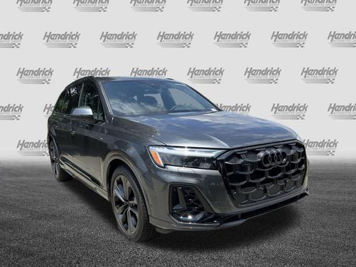 Daytona Gray Pearl Effect 2026 Audi Q7 55 Premium Plus